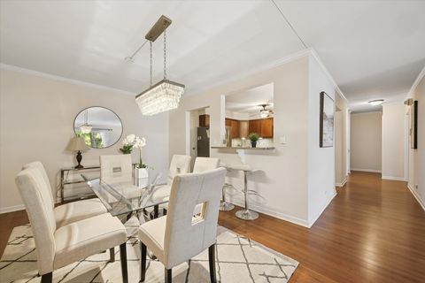 Tiny photo for 320 Claymoor Road #2D, Hinsdale, IL 60521 (MLS # 12516982)