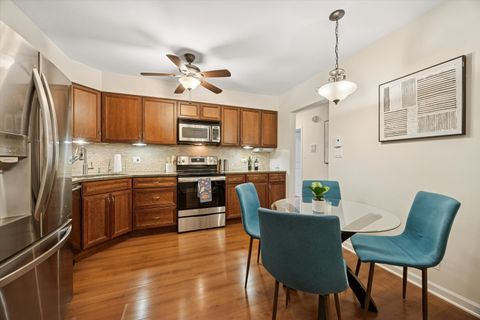 Tiny photo for 320 Claymoor Road #2D, Hinsdale, IL 60521 (MLS # 12516982)