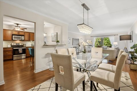 Tiny photo for 320 Claymoor Road #2D, Hinsdale, IL 60521 (MLS # 12516982)