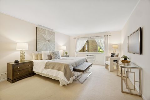 Tiny photo for 320 Claymoor Road #2D, Hinsdale, IL 60521 (MLS # 12516982)