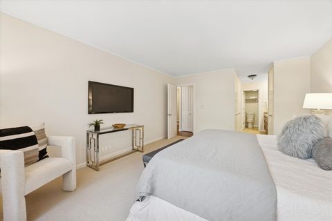 Tiny photo for 320 Claymoor Road #2D, Hinsdale, IL 60521 (MLS # 12516982)