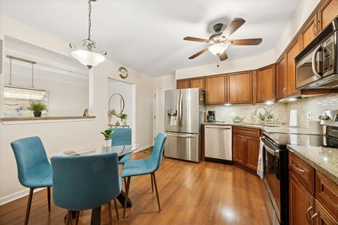 Tiny photo for 320 Claymoor Road #2D, Hinsdale, IL 60521 (MLS # 12516982)