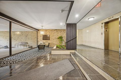 Tiny photo for 320 Claymoor Road #2D, Hinsdale, IL 60521 (MLS # 12516982)