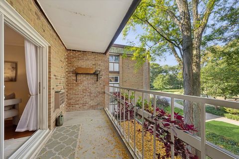 Tiny photo for 320 Claymoor Road #2D, Hinsdale, IL 60521 (MLS # 12516982)