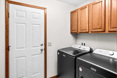 Tiny photo for 25 Pebblebrook Court, Bloomington, IL 61705 (MLS # 12621477)
