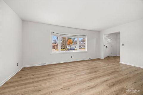 Tiny photo for 795 N Elmwood Drive, Aurora, IL 60506 (MLS # 12524179)