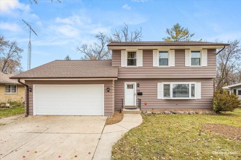 Photo of 795 N Elmwood Drive, Aurora, IL 60506 (MLS # 12524179)