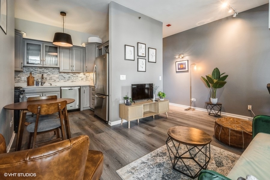 340 W Superior Street 609