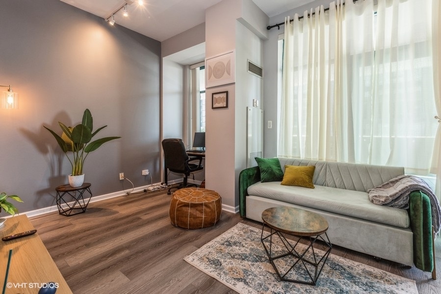 340 W Superior Street 609