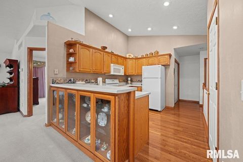 Tiny photo for 5377 RED FOX Road, Bettendorf, IA 52722 (MLS # QC4269987)