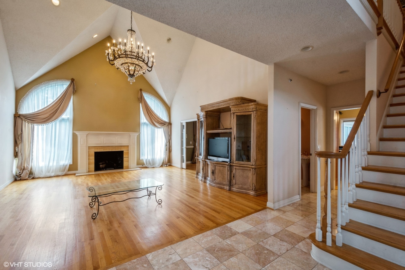 6248 PINETREE Drive