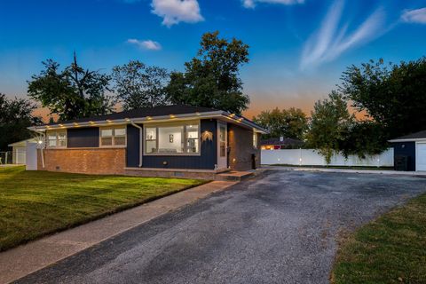 Tiny photo for 16047 Cambridge Court, Markham, IL 60428 (MLS # 12499892)