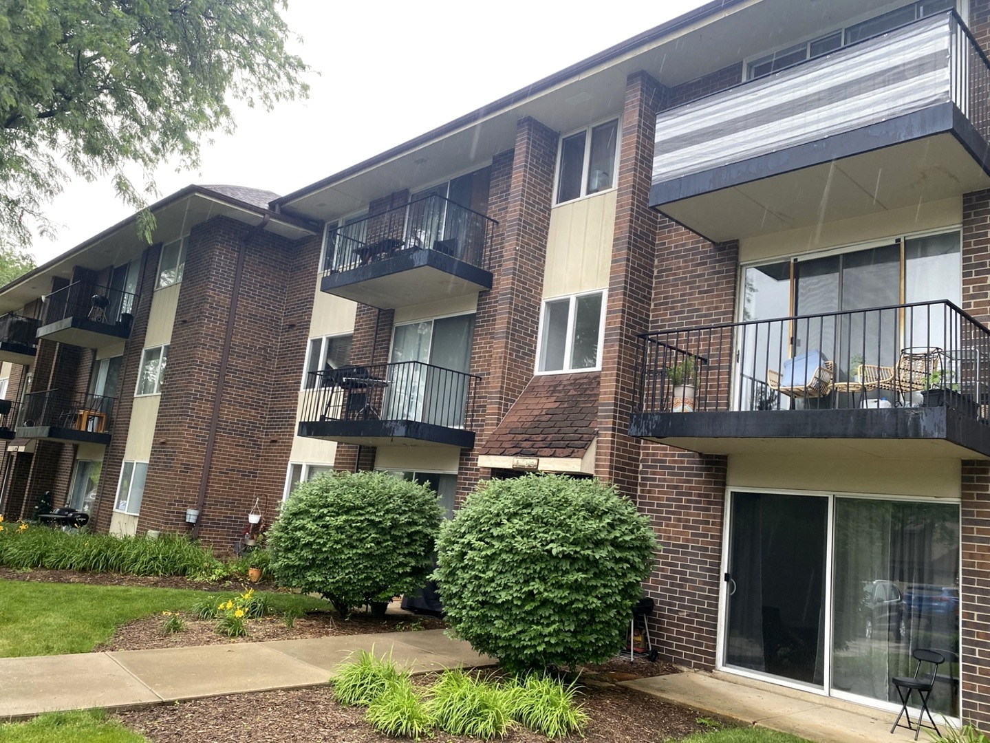 5S100 Pebblewood Lane D10