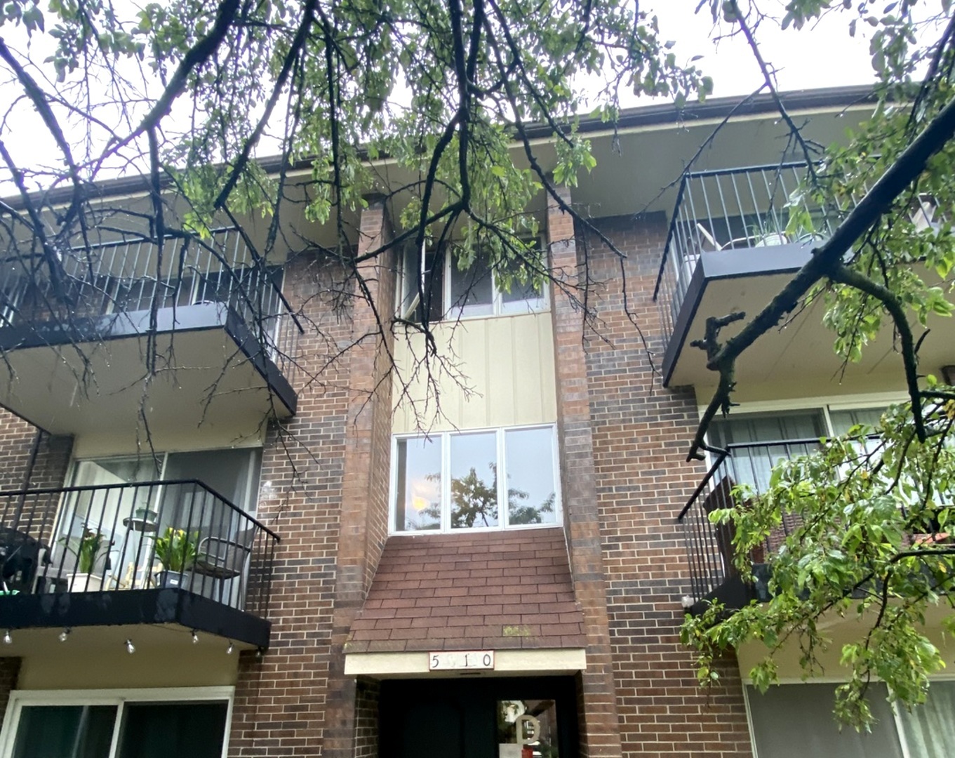 5S100 Pebblewood Lane D10