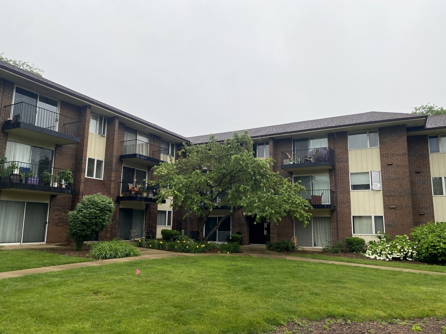 5S100 Pebblewood Lane D10