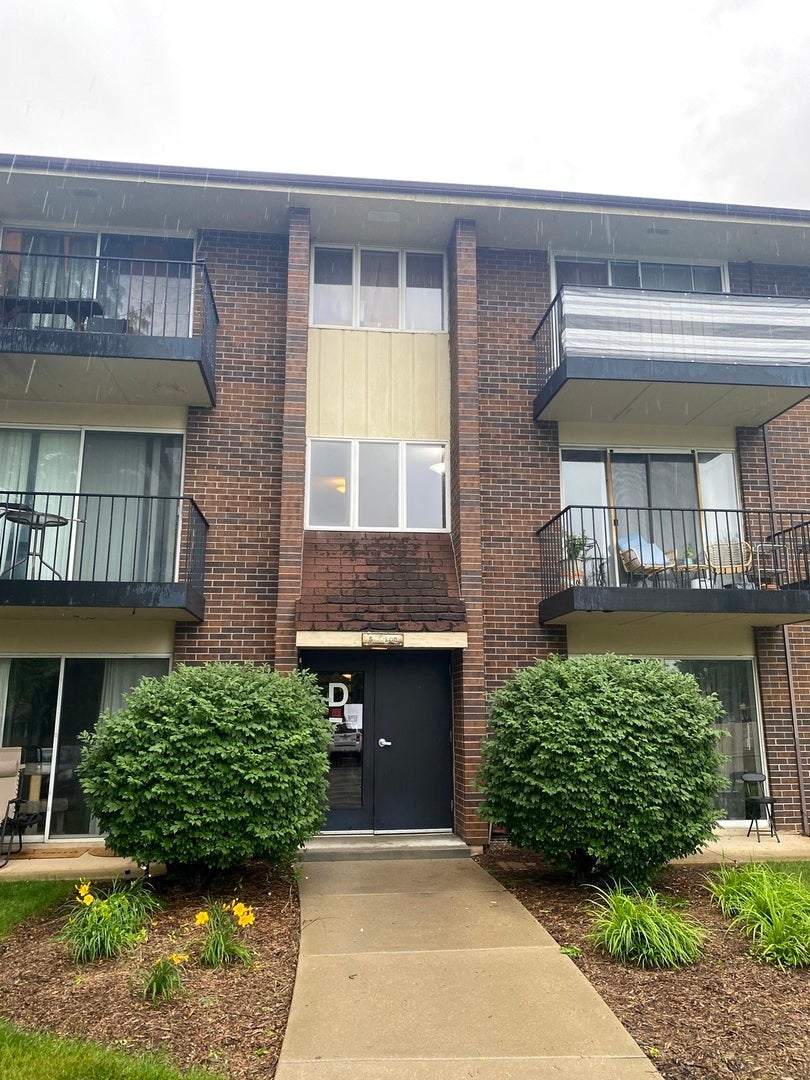 5S100 Pebblewood Lane D10