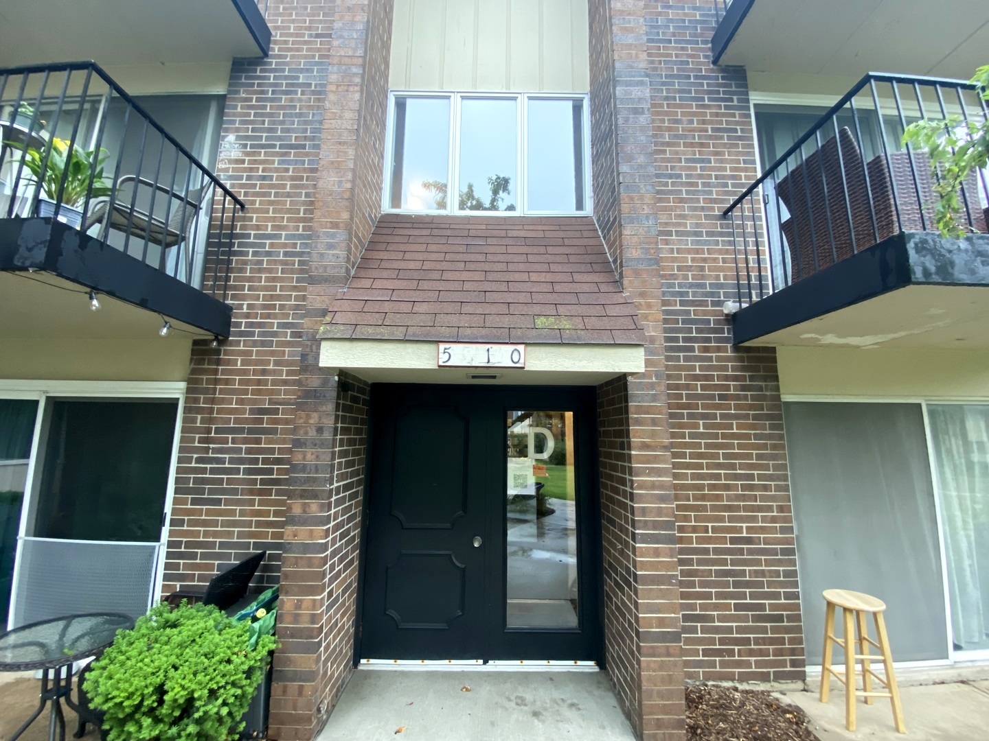 5S100 Pebblewood Lane D10