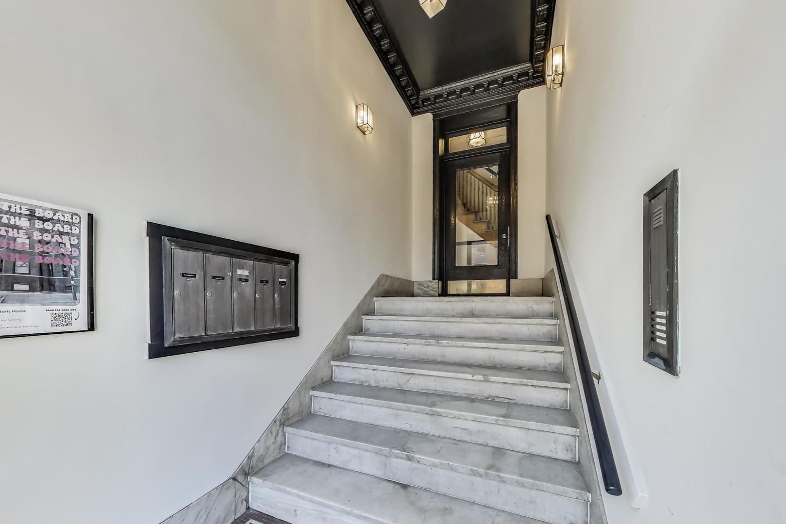 1058 W Armitage Avenue A