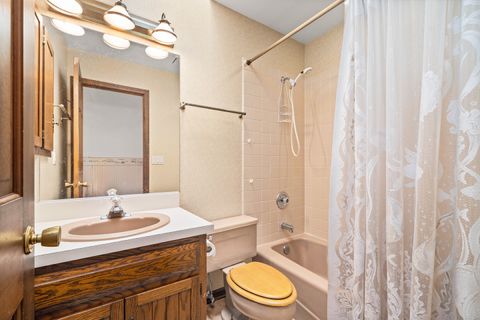 Tiny photo for 7 Douglas Drive, Sugar Grove, IL 60554 (MLS # 12489296)