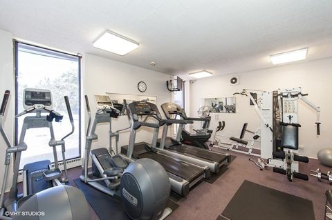 Tiny photo for 5701 N Sheridan Road #10Q, Chicago, IL 60660 (MLS # 12487185)