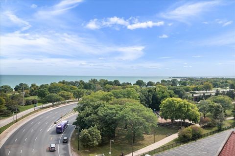 Tiny photo for 5701 N Sheridan Road #10Q, Chicago, IL 60660 (MLS # 12487185)
