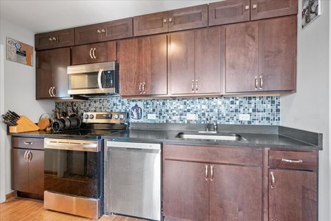 Tiny photo for 5701 N Sheridan Road #10Q, Chicago, IL 60660 (MLS # 12487185)