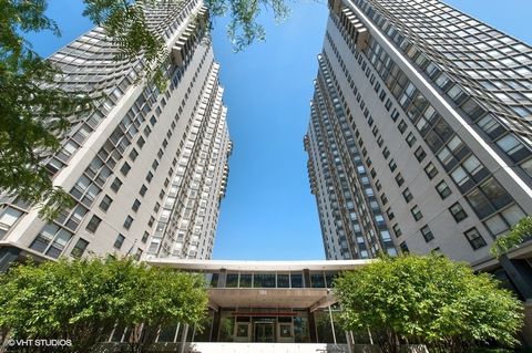 Photo of 5701 N Sheridan Road #10Q, Chicago, IL 60660 (MLS # 12487185)