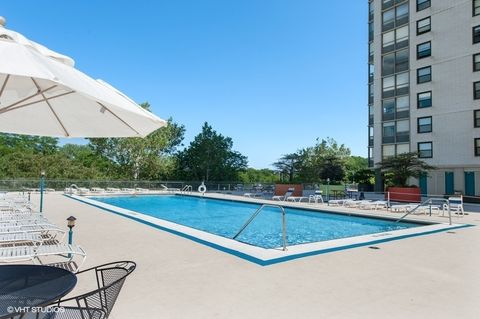 Tiny photo for 5701 N Sheridan Road #10Q, Chicago, IL 60660 (MLS # 12487185)