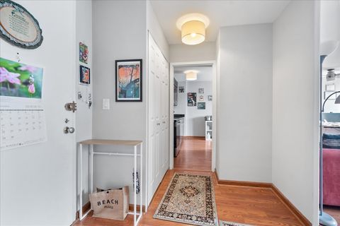 Tiny photo for 5701 N Sheridan Road #10Q, Chicago, IL 60660 (MLS # 12487185)