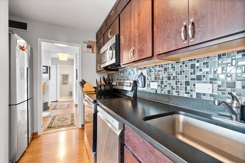 Tiny photo for 5701 N Sheridan Road #10Q, Chicago, IL 60660 (MLS # 12487185)