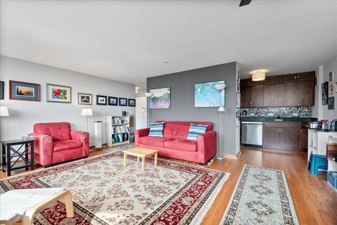 Tiny photo for 5701 N Sheridan Road #10Q, Chicago, IL 60660 (MLS # 12487185)