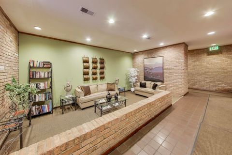 Tiny photo for 651 W Sheridan Road #7B, Chicago, IL 60613 (MLS # 12481104)