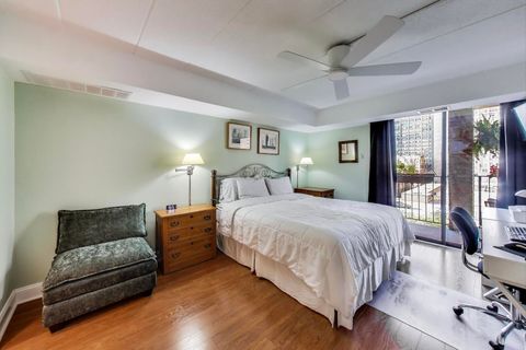 Tiny photo for 651 W Sheridan Road #7B, Chicago, IL 60613 (MLS # 12481104)