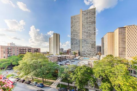 Tiny photo for 651 W Sheridan Road #7B, Chicago, IL 60613 (MLS # 12481104)