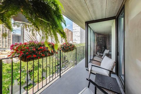 Tiny photo for 651 W Sheridan Road #7B, Chicago, IL 60613 (MLS # 12481104)