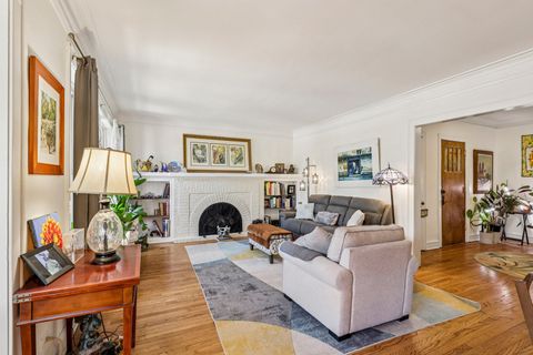 Tiny photo for 801 Hinman Avenue #1, Evanston, IL 60202 (MLS # 12620670)