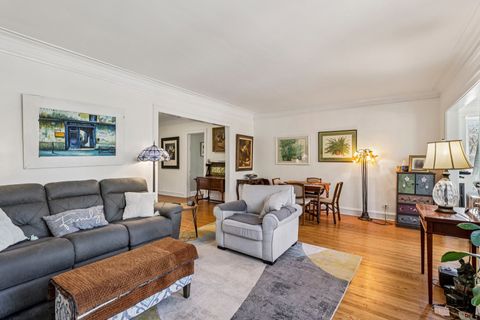 Tiny photo for 801 Hinman Avenue #1, Evanston, IL 60202 (MLS # 12620670)