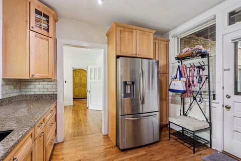 Tiny photo for 801 Hinman Avenue #1, Evanston, IL 60202 (MLS # 12620670)