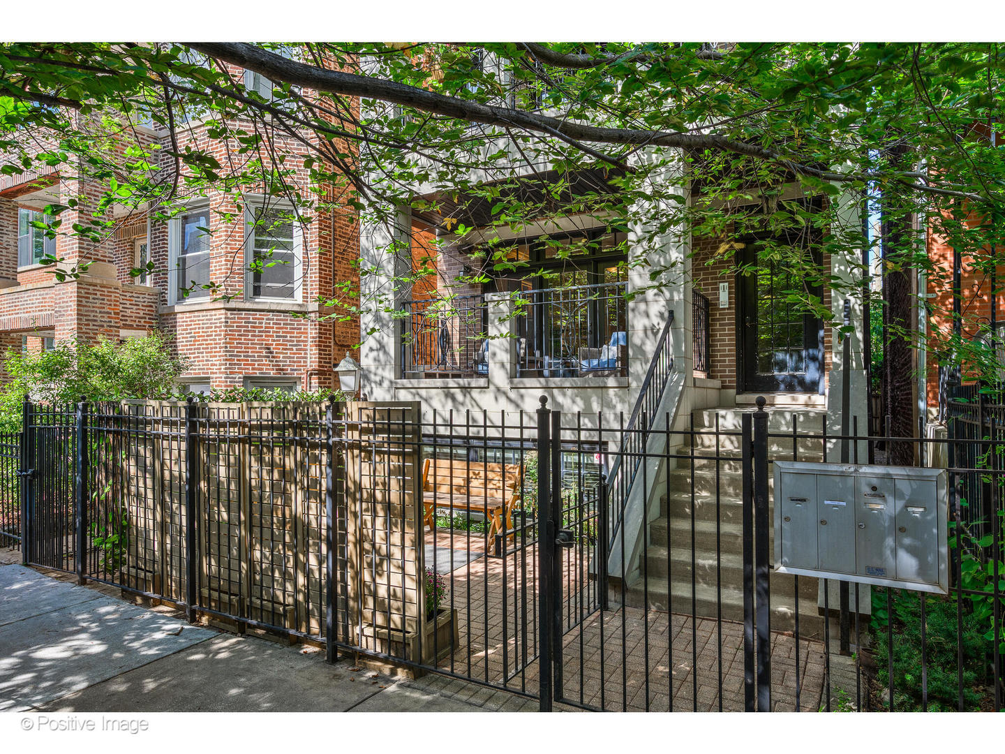 862 W Roscoe Street 1