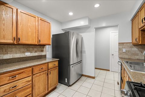 Tiny photo for 5300 Carriageway Drive #208, Rolling Meadows, IL 60008 (MLS # 12680754)
