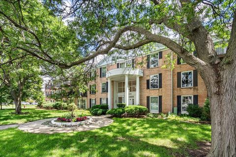 Tiny photo for 5300 Carriageway Drive #208, Rolling Meadows, IL 60008 (MLS # 12680754)
