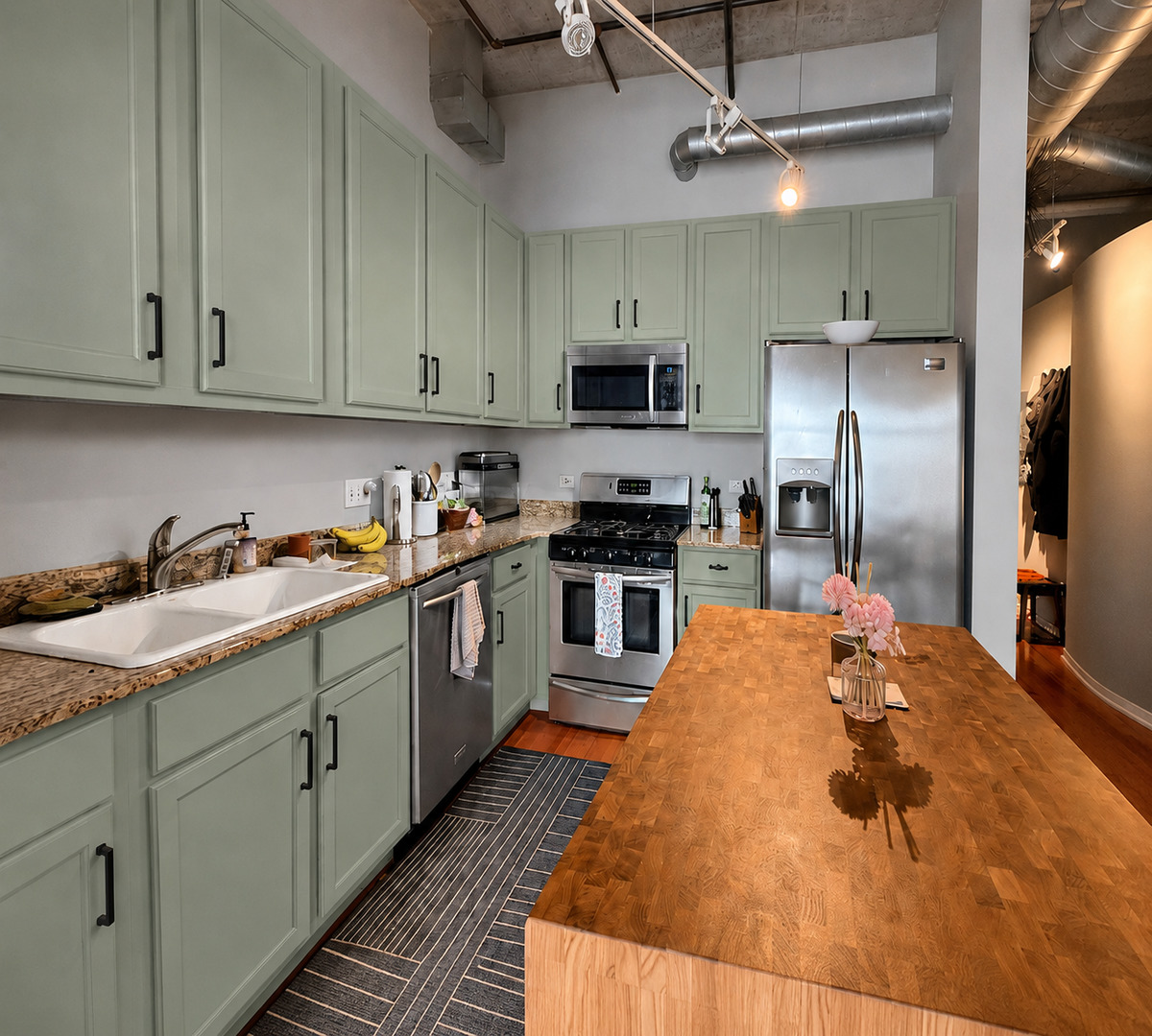 933 W Van Buren Street 823