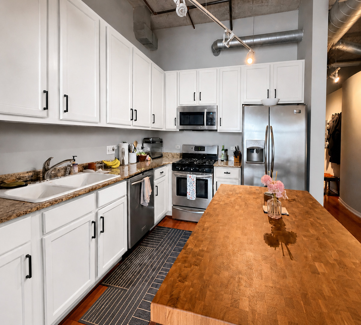 933 W Van Buren Street 823