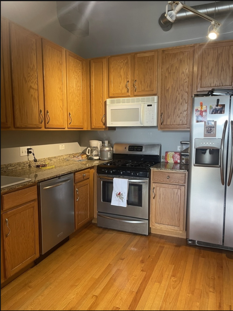 933 W Van Buren Street 823