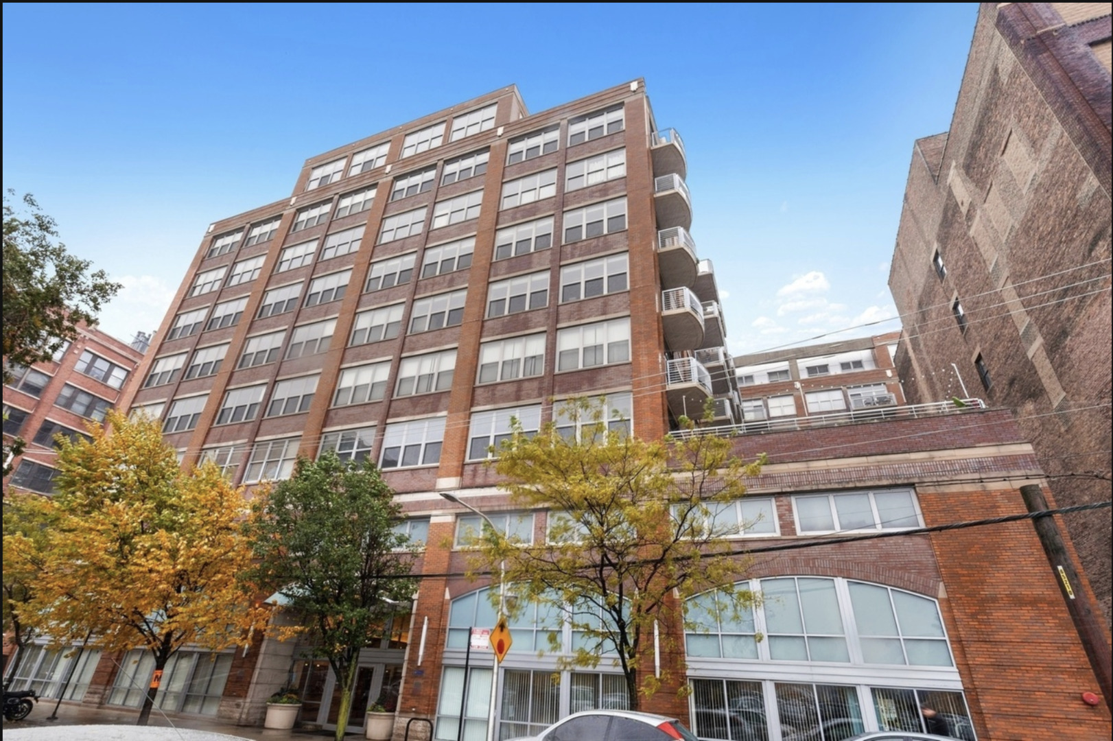 933 W Van Buren Street 823