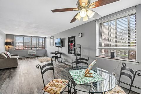 Tiny photo for 9740 S Pulaski Road #306, Oak Lawn, IL 60453 (MLS # 12639228)