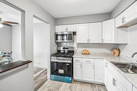 Tiny photo for 9740 S Pulaski Road #306, Oak Lawn, IL 60453 (MLS # 12639228)