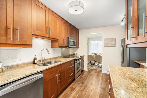 Tiny photo for 1405 E Central Road #222C, Arlington Heights, IL 60005 (MLS # 12615564)