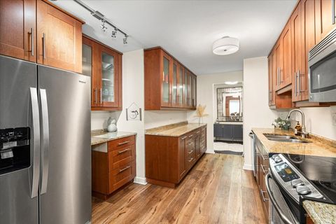 Tiny photo for 1405 E Central Road #222C, Arlington Heights, IL 60005 (MLS # 12615564)