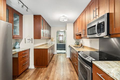 Tiny photo for 1405 E Central Road #222C, Arlington Heights, IL 60005 (MLS # 12615564)